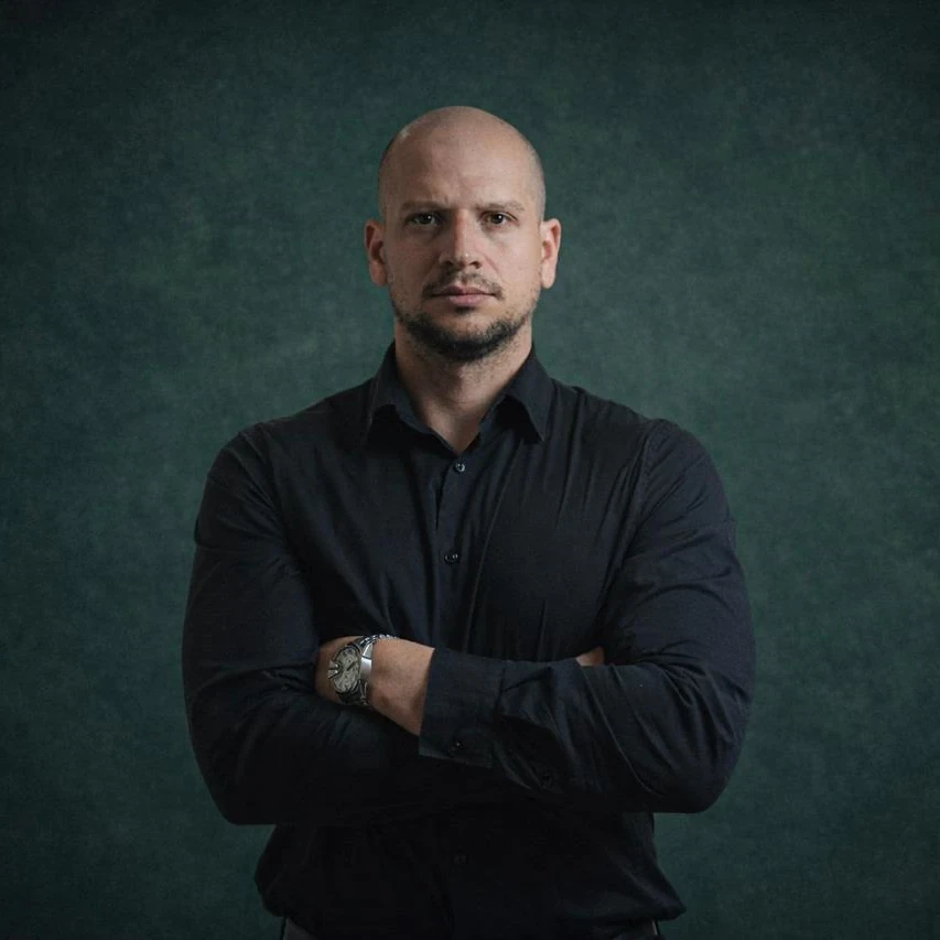 Daniel Pimentel no escritório